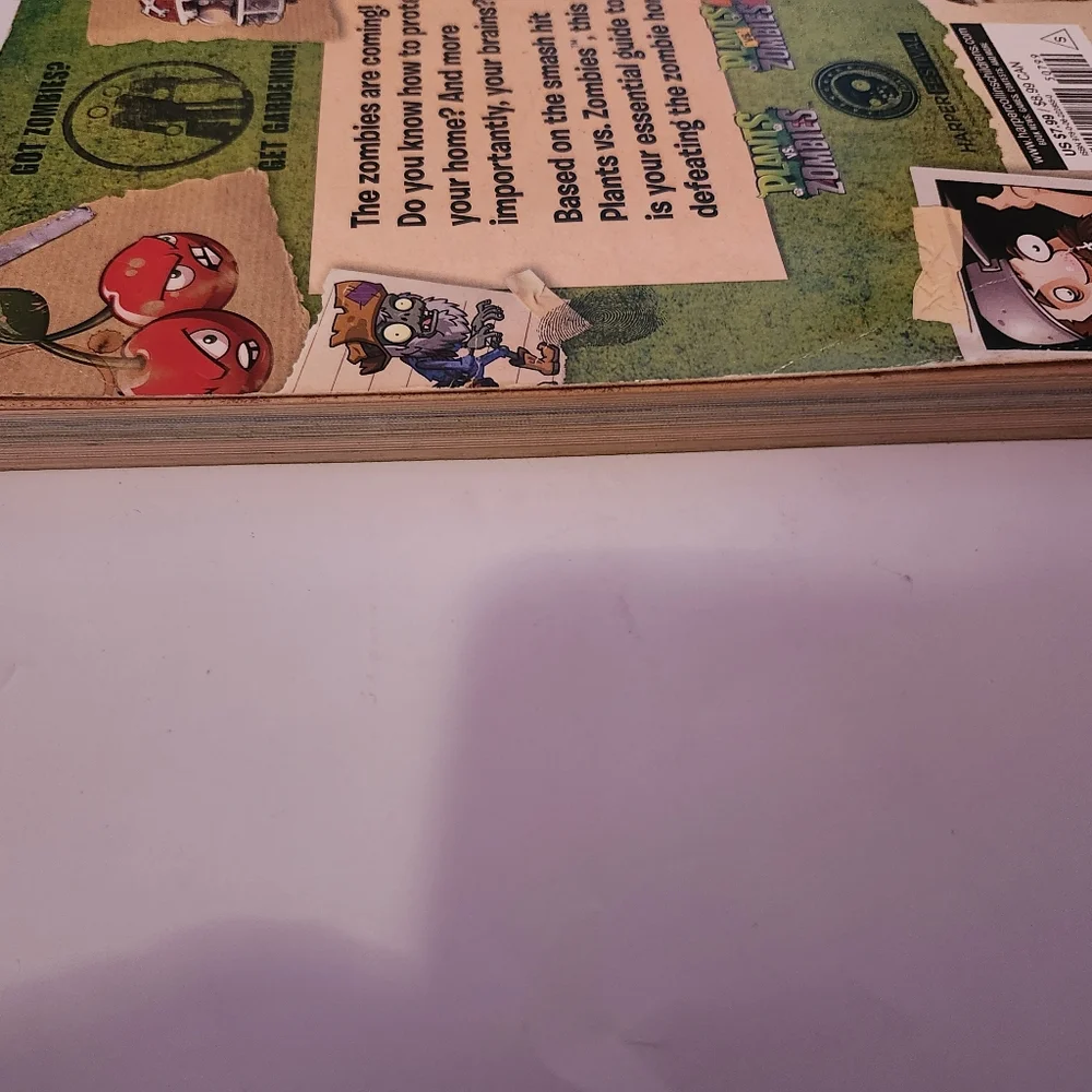 Plants vs. Zombies Book - Picture 5 of 5